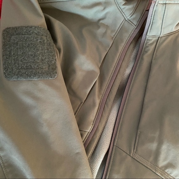 5.11 Tactical Sierra Softshell Jacket Size Small - Picture 6 of 13